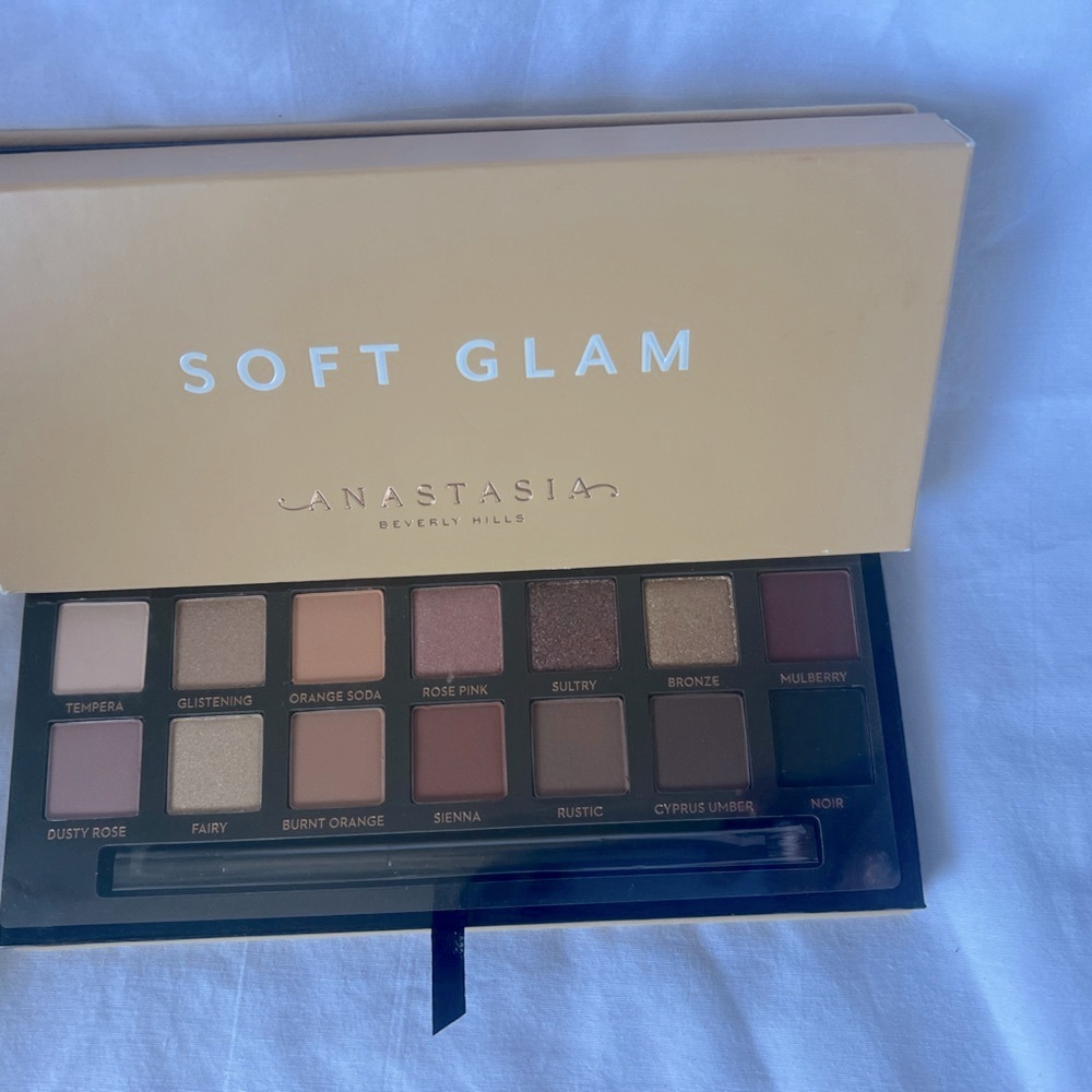 New! Anastasia Beverly Hills Soft Glam Eyeshadow Palette - Picture 3 of 4